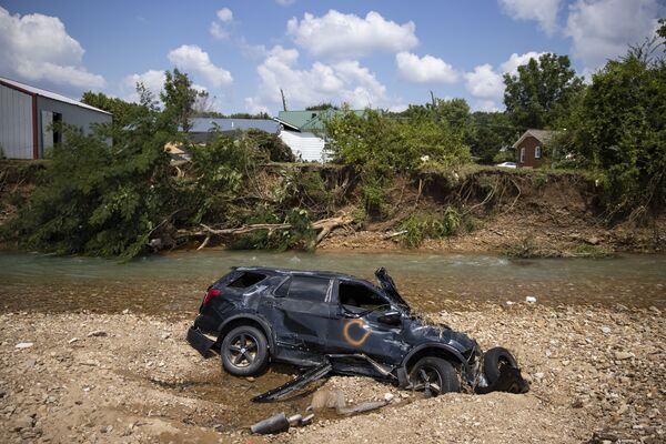 在田納西州洪災中損毀的車輛。 - 俄羅斯衛星通訊社