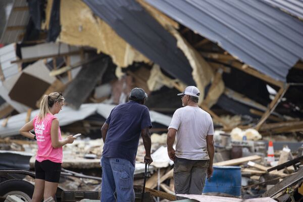 田纳西州灾区居民返回受灾房屋。 - 俄罗斯卫星通讯社