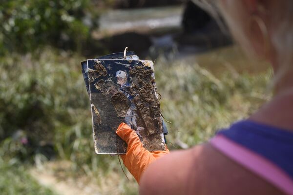 田納西州災區居民在廢墟中找到的照片。 - 俄羅斯衛星通訊社