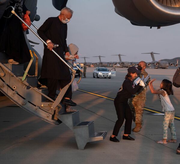 阿富汗難民抵達德國。 - 俄羅斯衛星通訊社