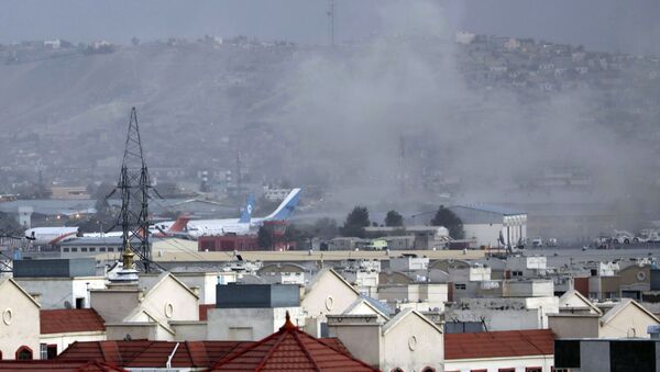 Дым от взрыва возле аэропорта в Кабуле, Афганистан - 俄羅斯衛星通訊社