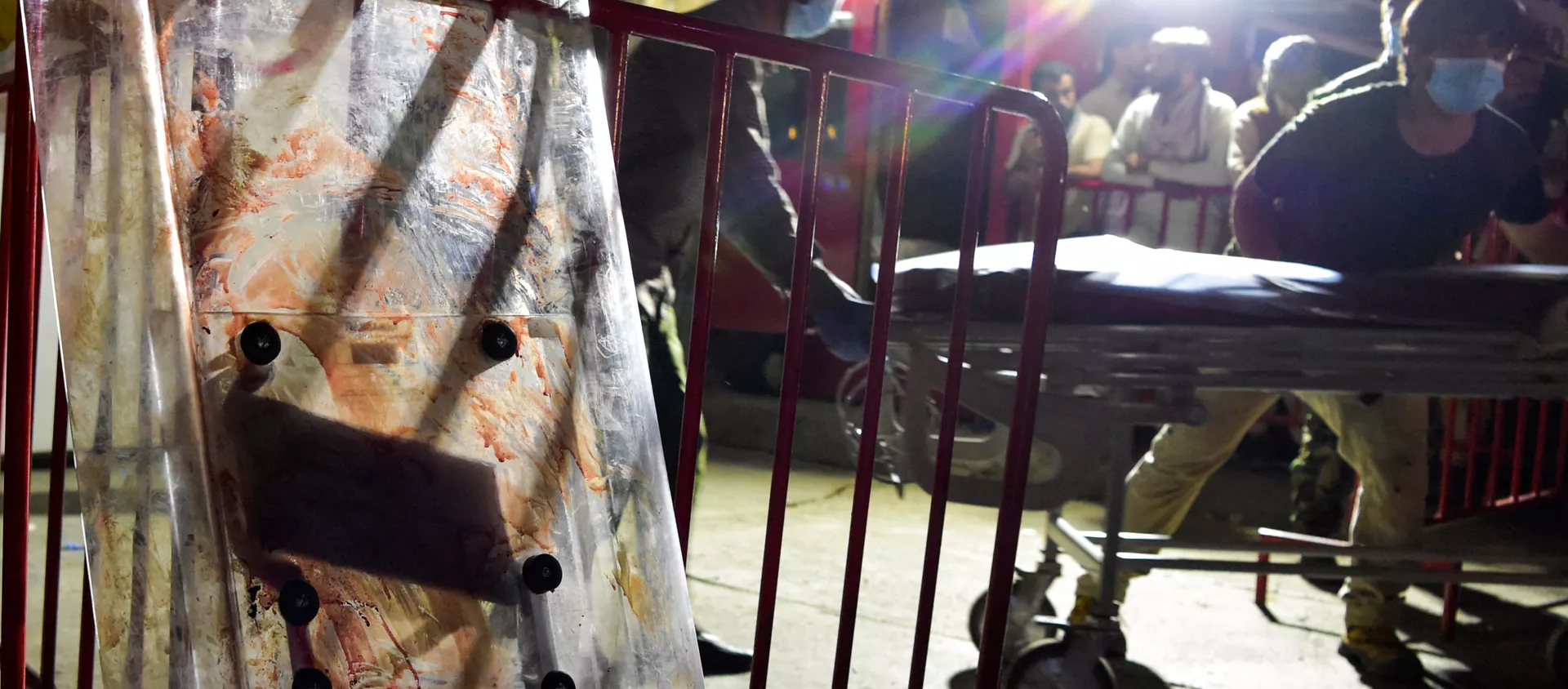 Медики помогают пострадавшим от двух мощных взрывов, произошедших в Кабуле - 俄羅斯衛星通訊社, 1920, 27.08.2021