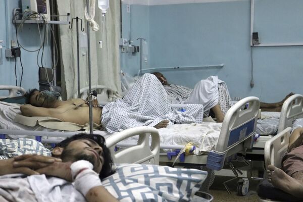 阿富汗，喀布尔恐怖袭击后，接受过治疗躺在病房里的伤者。 - 俄罗斯卫星通讯社