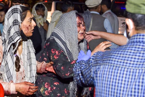 喀布尔恐袭事件中受伤的妇女。 - 俄罗斯卫星通讯社