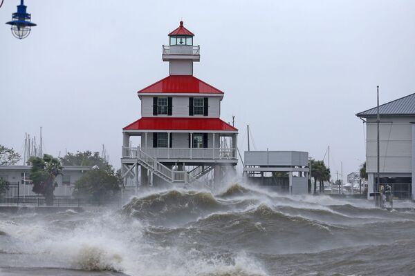 颶風“艾達”襲擊路易斯安那州時的巨浪。 - 俄羅斯衛星通訊社