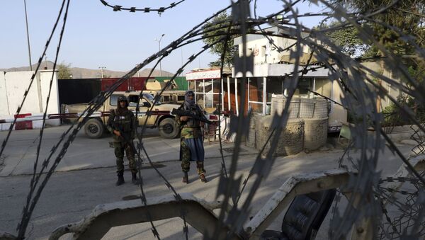 Бойцы Талибана охраняют территорию аэропорта Кабула - 俄羅斯衛星通訊社