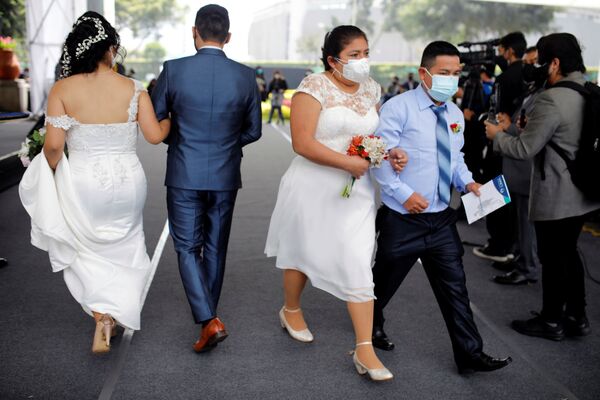 秘鲁200对夫妇集体办婚礼 - 俄罗斯卫星通讯社