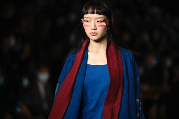 中國服裝設計師馬乖作品在時裝周登場展示。 - 俄羅斯衛星通訊社