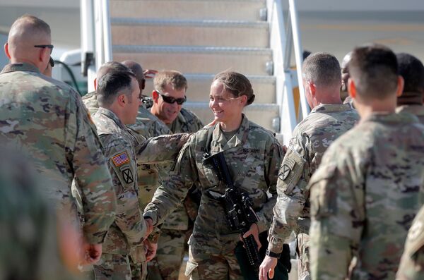 返回美国的驻阿富汗美军士兵。 - 俄罗斯卫星通讯社