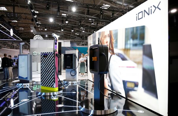慕尼黑國際車展開幕式上展出的iONiX充電站。 - 俄羅斯衛星通訊社