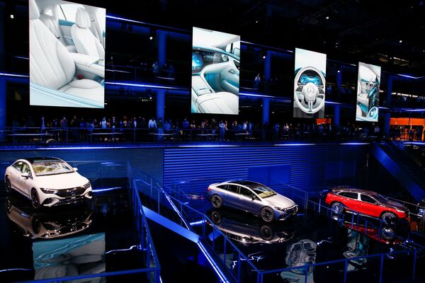 迈巴赫EQE和AMG EQS53概念车在慕尼黑国际车展开幕式上亮相。 - 俄罗斯卫星通讯社