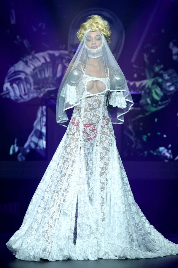 VMA x New Generation Fashion Show时装作品在纽约时装周2022春夏走秀展示。 - 俄罗斯卫星通讯社