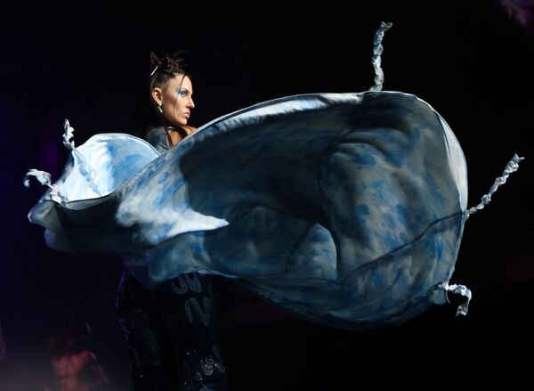 Collina Strada时装作品在纽约时装周2022春夏走秀展示。 - 俄罗斯卫星通讯社
