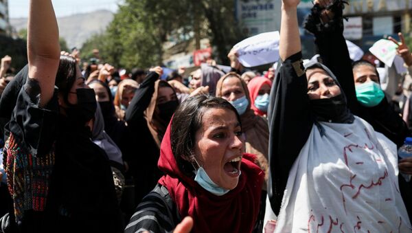 阿富汗婦女在喀布爾舉行抗議要求獲得工作和受教育的權利 - 俄羅斯衛星通訊社