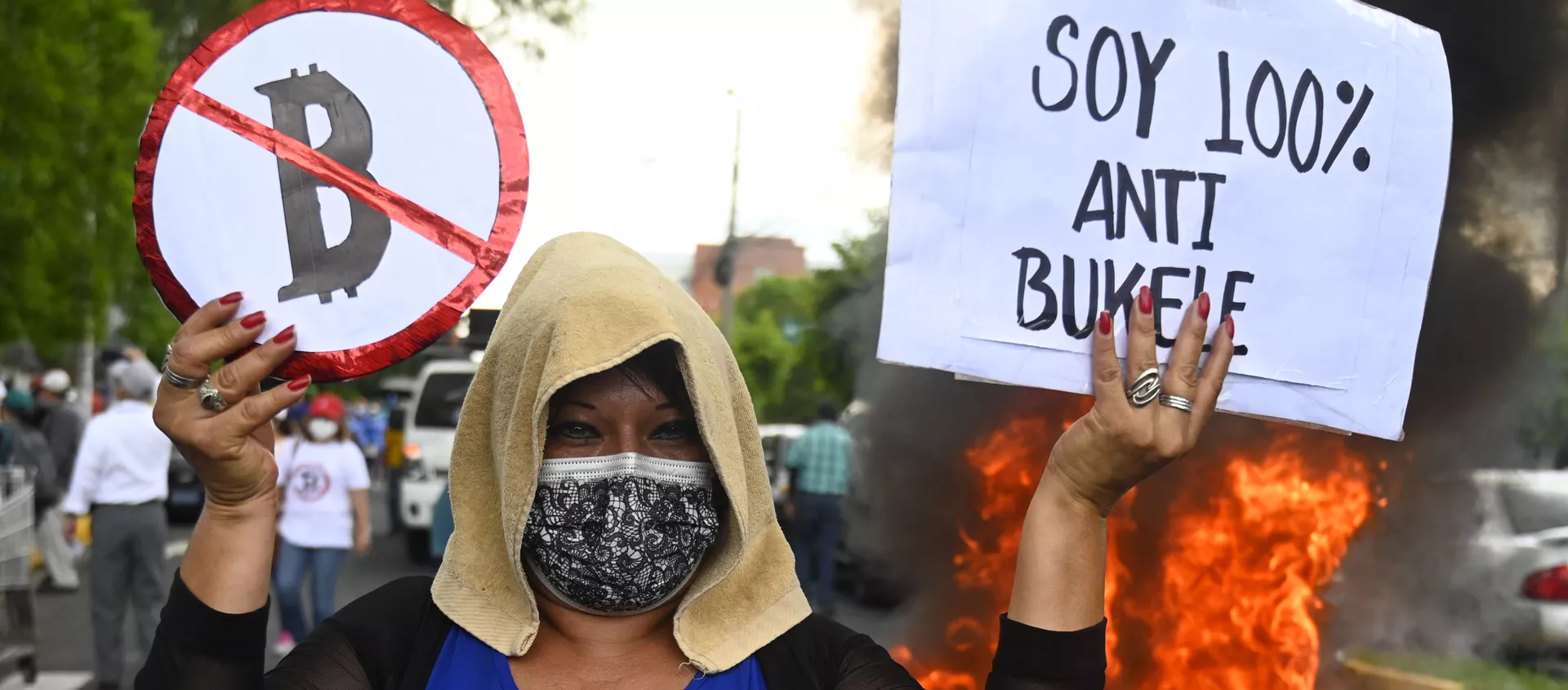 A woman protests against the circulation of Bitcoin in San Salvador  - 俄羅斯衛星通訊社, 1920, 08.09.2021