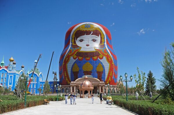 滿洲里市“套娃廣場”上30米高的套娃。 - 俄羅斯衛星通訊社