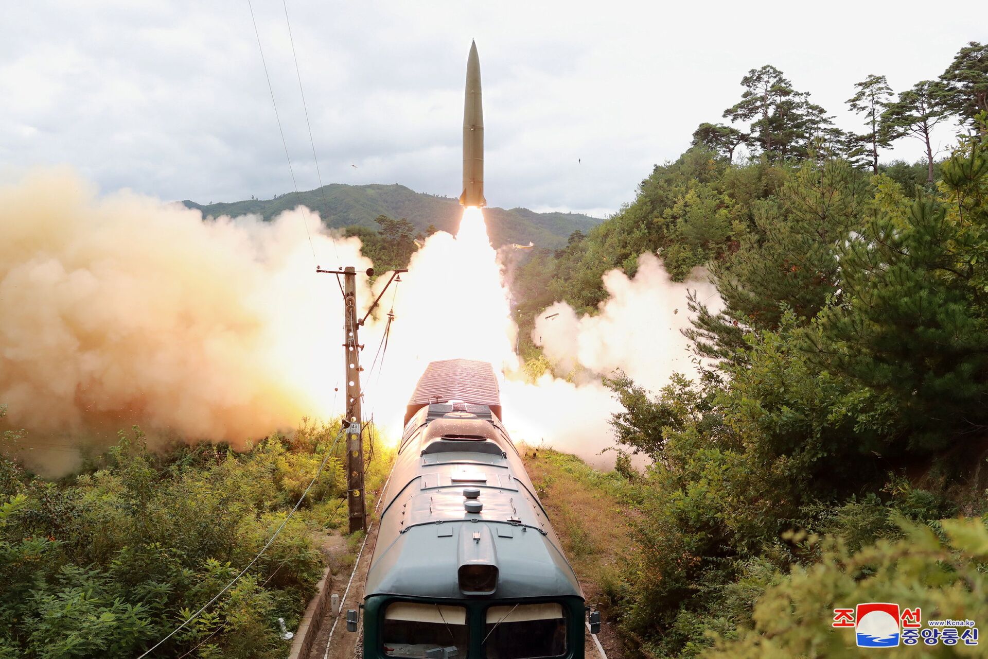朝鲜发布从火车上发射弹道导弹的照片与视频 - 俄罗斯卫星通讯社, 1920, 16.09.2021