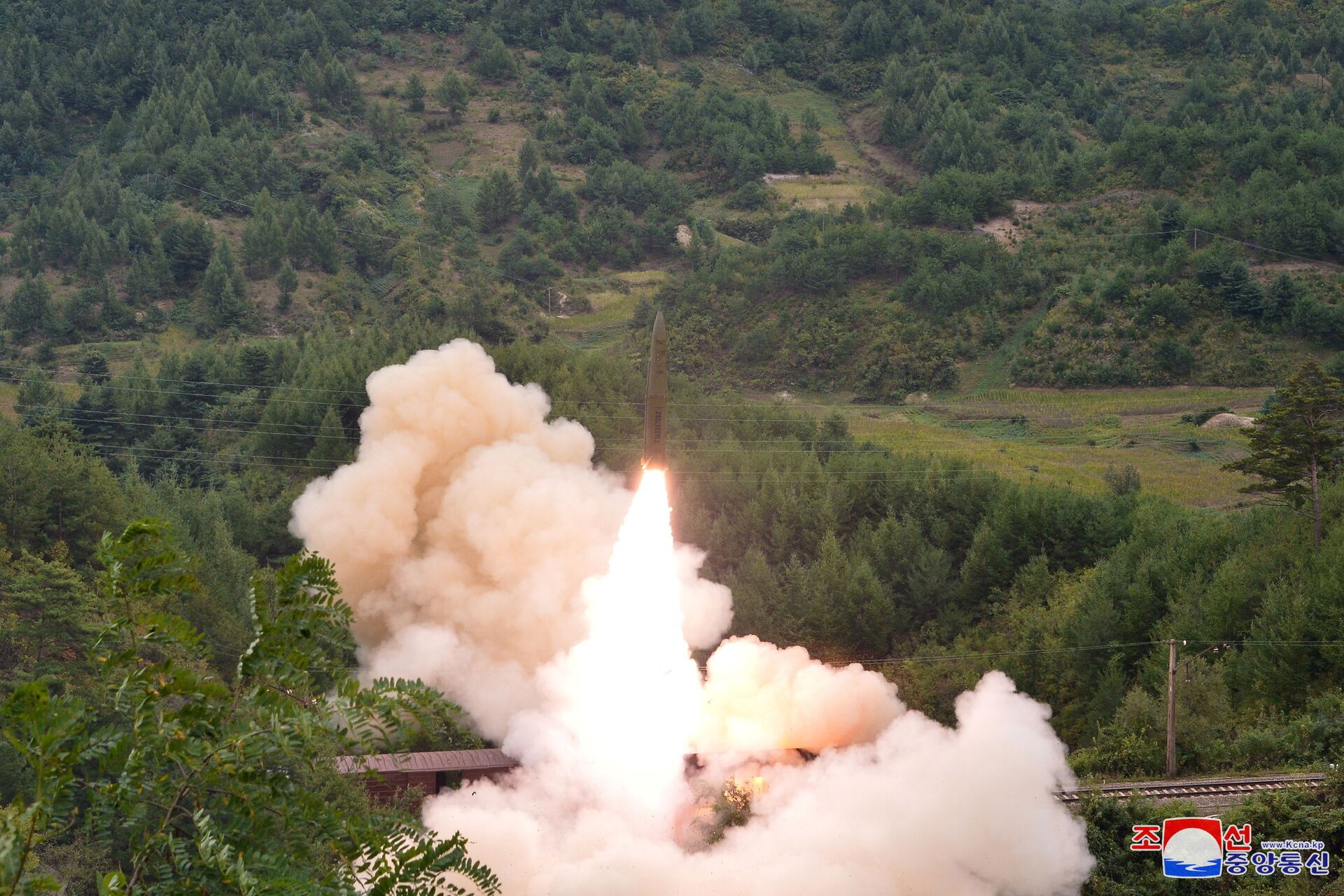 朝鮮發佈從火車上發射彈道導彈的照片與視頻 - 俄羅斯衛星通訊社, 1920, 16.09.2021