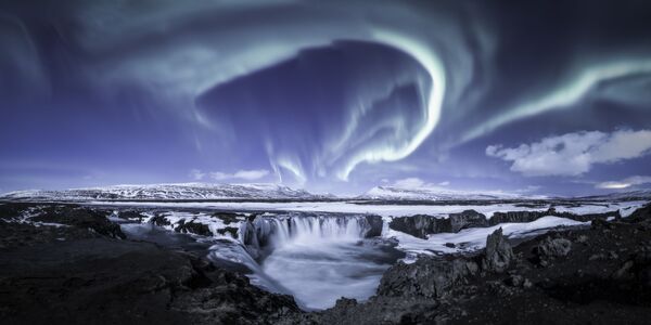  新西兰摄影师劳瑞·瑞伊拍摄的《众神瀑布》在皇家天文台第十三届年度天文摄影师大赛的“极光奖”单元中获得高度评价 - 俄罗斯卫星通讯社