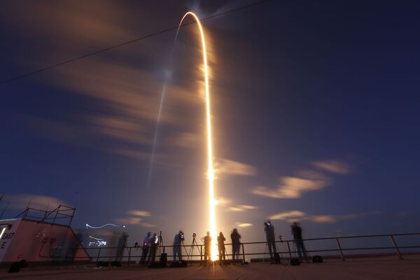 美國太空探索技術公司（SpaceX）的獵鷹9號火箭從佛羅里達州卡納維拉爾角發射   - 俄羅斯衛星通訊社