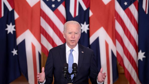 Президент США Джо Байден выступает на мероприятии в Восточном зале Белого по поводу новой инициативы в области национальной безопасности в партнерстве с Австралией и Соединенным Королевством - 俄羅斯衛星通訊社