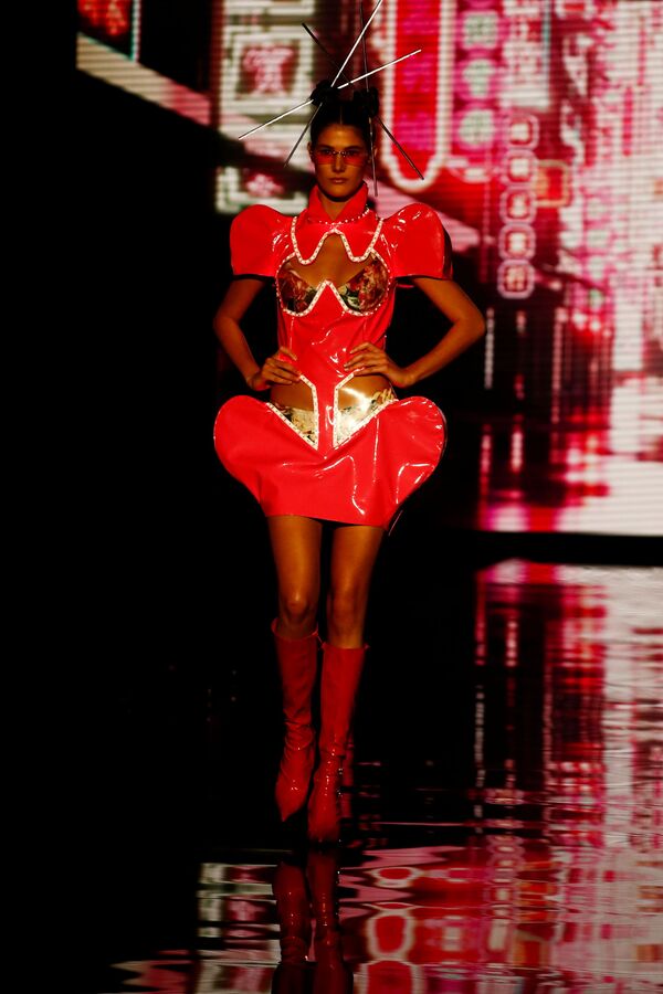 模特在馬德里梅賽德斯-奔馳時裝周上展示ANDRES SARDA 品牌內衣 - 俄羅斯衛星通訊社