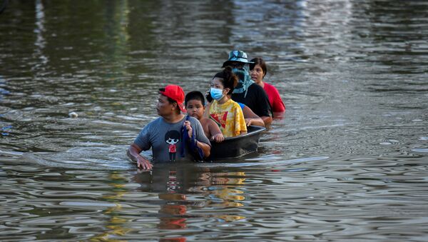 泰國洪水導致5天內6人死亡2人失蹤 - 俄羅斯衛星通訊社