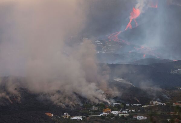 拉帕爾馬島的居民實時觀看火山噴發 - 俄羅斯衛星通訊社