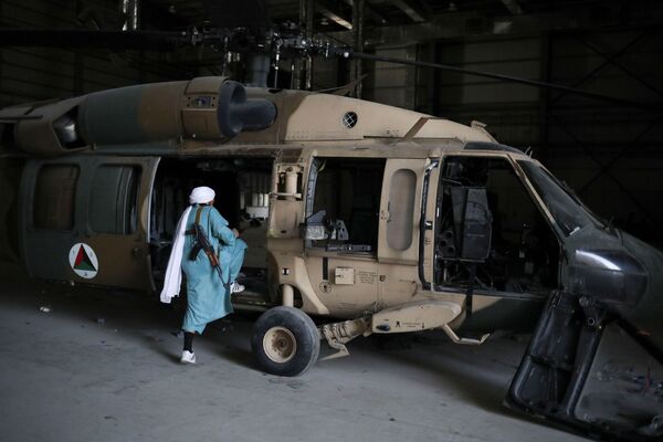 塔利班进驻美军“巴格拉姆”空军基地 - 俄罗斯卫星通讯社