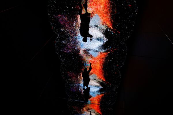 香港数字艺术博览会展出的视觉艺术家列列菲克•阿纳多尔作品《机械幻觉-太空：虚拟世界》。 - 俄罗斯卫星通讯社