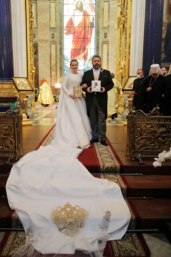 格奥尔基·罗曼诺夫大公和维多利亚·罗曼诺娃·贝塔里尼在圣彼得堡伊萨基辅大教堂举行婚礼 - 俄罗斯卫星通讯社