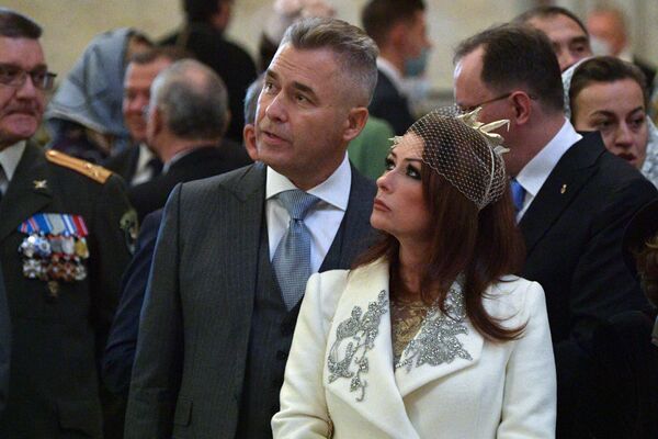 著名律师帕维尔·阿斯塔霍夫和妻子在格奥尔基·罗曼诺夫大公和维多利亚·罗曼诺娃·贝塔里尼的婚礼上 - 俄罗斯卫星通讯社