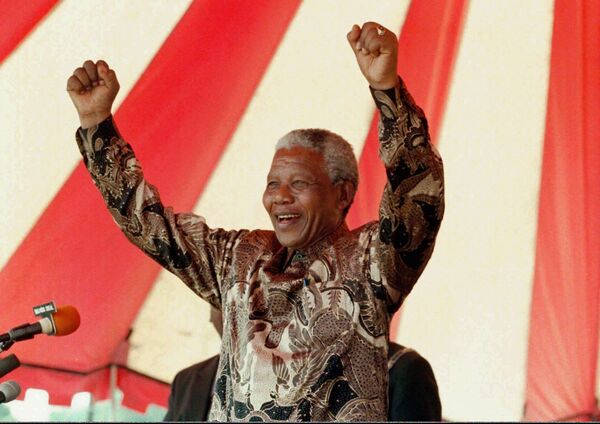 納爾遜•曼德拉於76歲時成為南非共和國總統，而在此之前曾入獄27年。 - 俄羅斯衛星通訊社