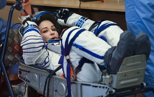 Член основного экипажа 66-й экспедиции на Международную космическую станцию актриса Юлия Пересильд во время облачения в скафандр перед стартом космического корабля Союз МС-19 на космодроме Байконур. Запуск пилотируемого корабля Союз МС-19 с членами экипажа МКС-66 запланирован на 5 октября 2021 года со стартового комплекса Восток №31 космодрома Байконур. Юлия Пересильд и Клим Шипенко отправляются на МКС для съемок художественного фильма Вызов. - 俄罗斯卫星通讯社