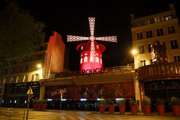 巴黎“红磨坊”歌舞剧院的景色。 - 俄罗斯卫星通讯社