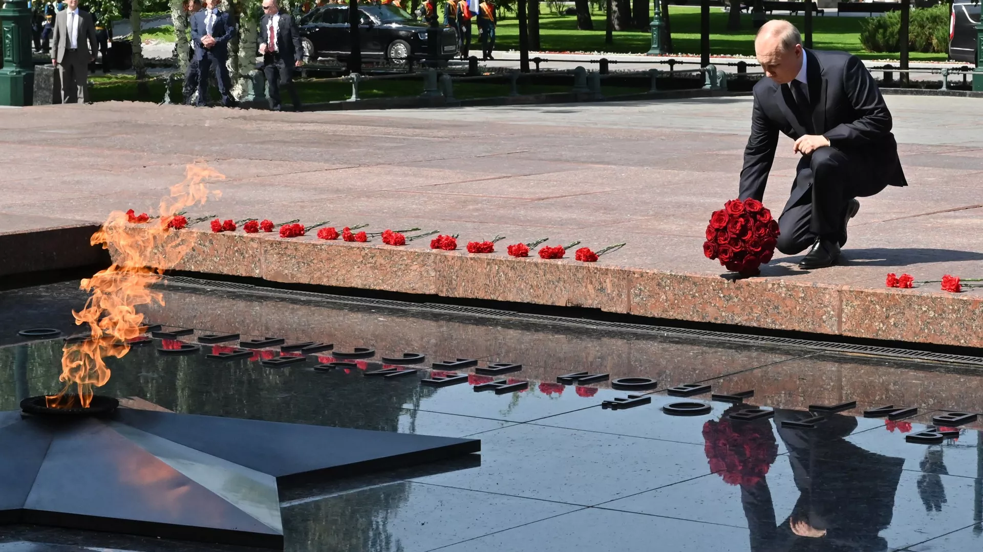 普京在纪念和哀悼日向无名烈士墓献花圈（资料图片） - 俄罗斯卫星通讯社, 1920, 22.06.2022