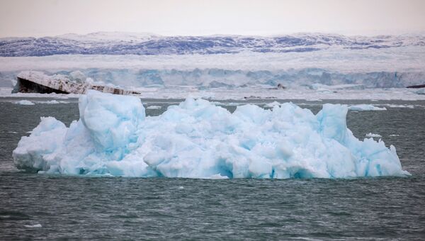 格陵蘭島伊奇普·賽米亞冰川前的冰塊。 - 俄羅斯衛星通訊社