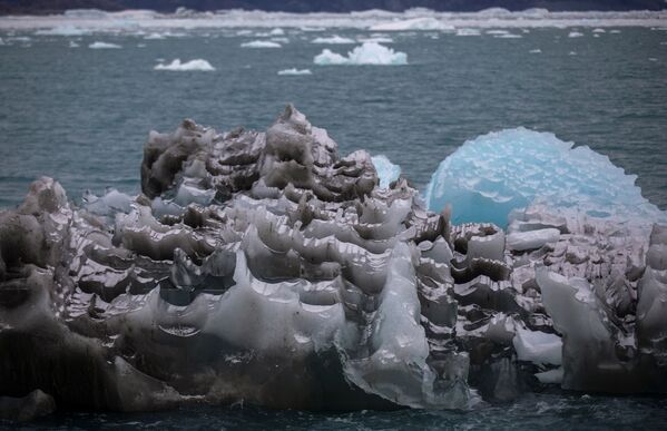 格陵兰岛伊奇普·赛米亚冰川前的冰块。 - 俄罗斯卫星通讯社