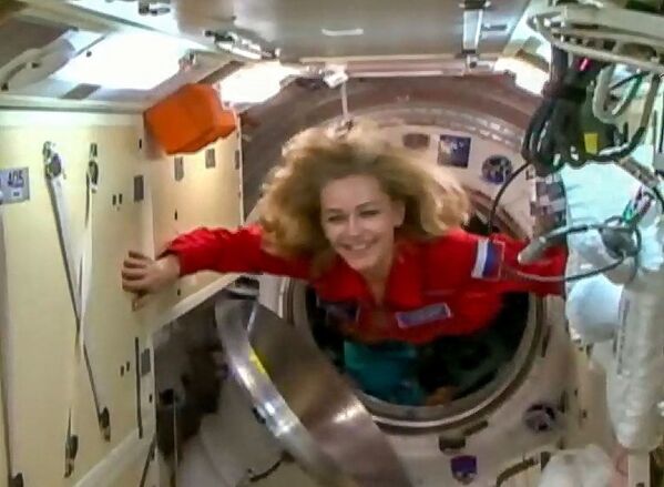 女演員尤利婭·佩列西爾德在向國際空間站轉移。 - 俄羅斯衛星通訊社