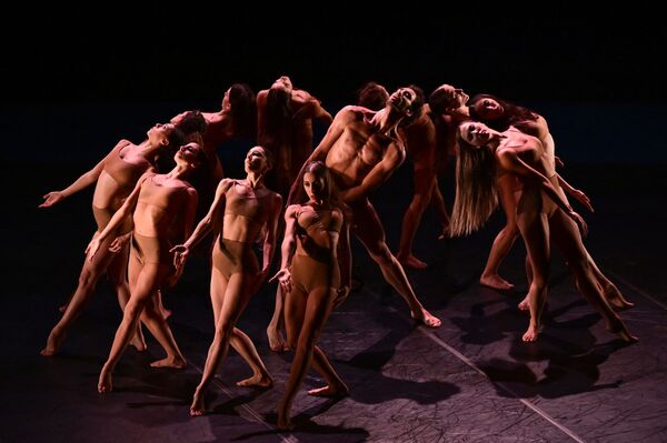 意大利米蘭斯卡拉歌劇院裡正在表演的Madina芭蕾舞團的舞者們。 - 俄羅斯衛星通訊社