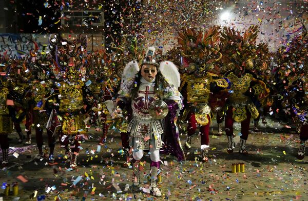 玻利維亞人在奧魯羅表演Diablada de Oruro舞蹈。 - 俄羅斯衛星通訊社