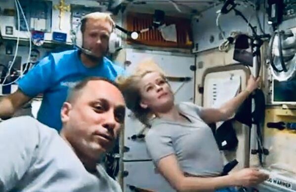 演员尤利娅•佩列西尔德、导演克利姆•希片科和宇航员安东•什卡普列罗夫在国际空间站。 - 俄罗斯卫星通讯社