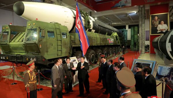 朝鮮領導人金正恩參觀平壤國防工業展。 - 俄羅斯衛星通訊社