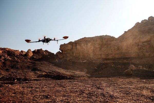 无人机在以色列内盖夫沙漠进行飞往火星的模拟实验演示。 - 俄罗斯卫星通讯社
