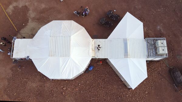 在以色列内盖夫沙漠拉蒙陨石坑进行的模拟火星训练任务视图。 - 俄罗斯卫星通讯社