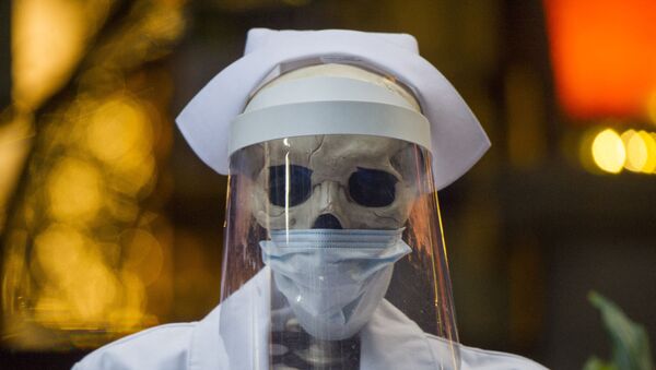 墨西哥城冒著新冠疫情風險恢復舉行亡靈節遊行 - 俄羅斯衛星通訊社