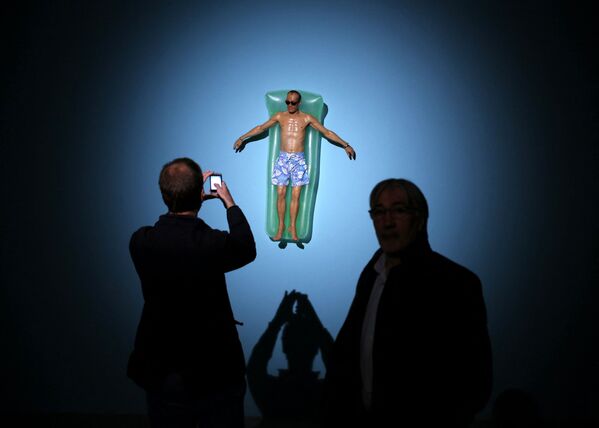 巴黎，澳大利亞藝術家讓•穆克的雕塑作品《漂浮》。 - 俄羅斯衛星通訊社