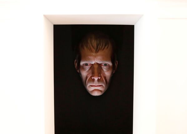 倫敦Thaddaeus Ropac畫廊里，澳大利亞藝術家讓•穆克的雕塑作品《黑暗的地方》。 - 俄羅斯衛星通訊社