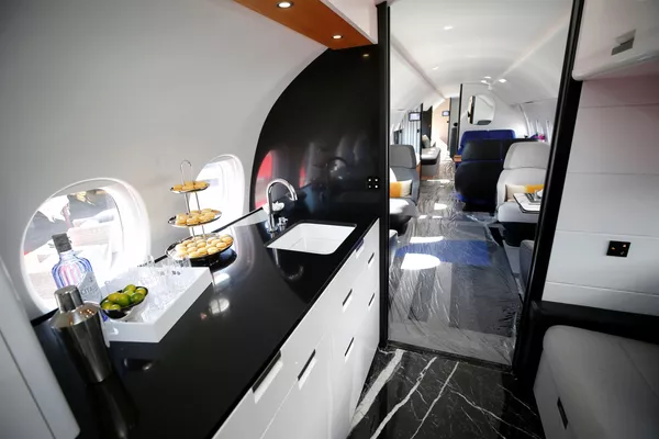 在內華達州亨德森公務機展上拍攝的達索航空獵鷹10X公務機的內飾。 在內華達州亨德森公務機展上拍攝的達索航空獵鷹10X公務機的內飾。 - 俄羅斯衛星通訊社