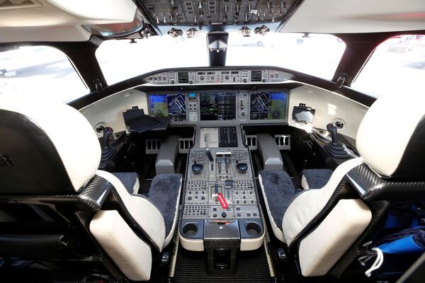 在內華達州亨德森公務機展上拍攝的VistaJet Global 7500公務機駕駛艙。 - 俄羅斯衛星通訊社